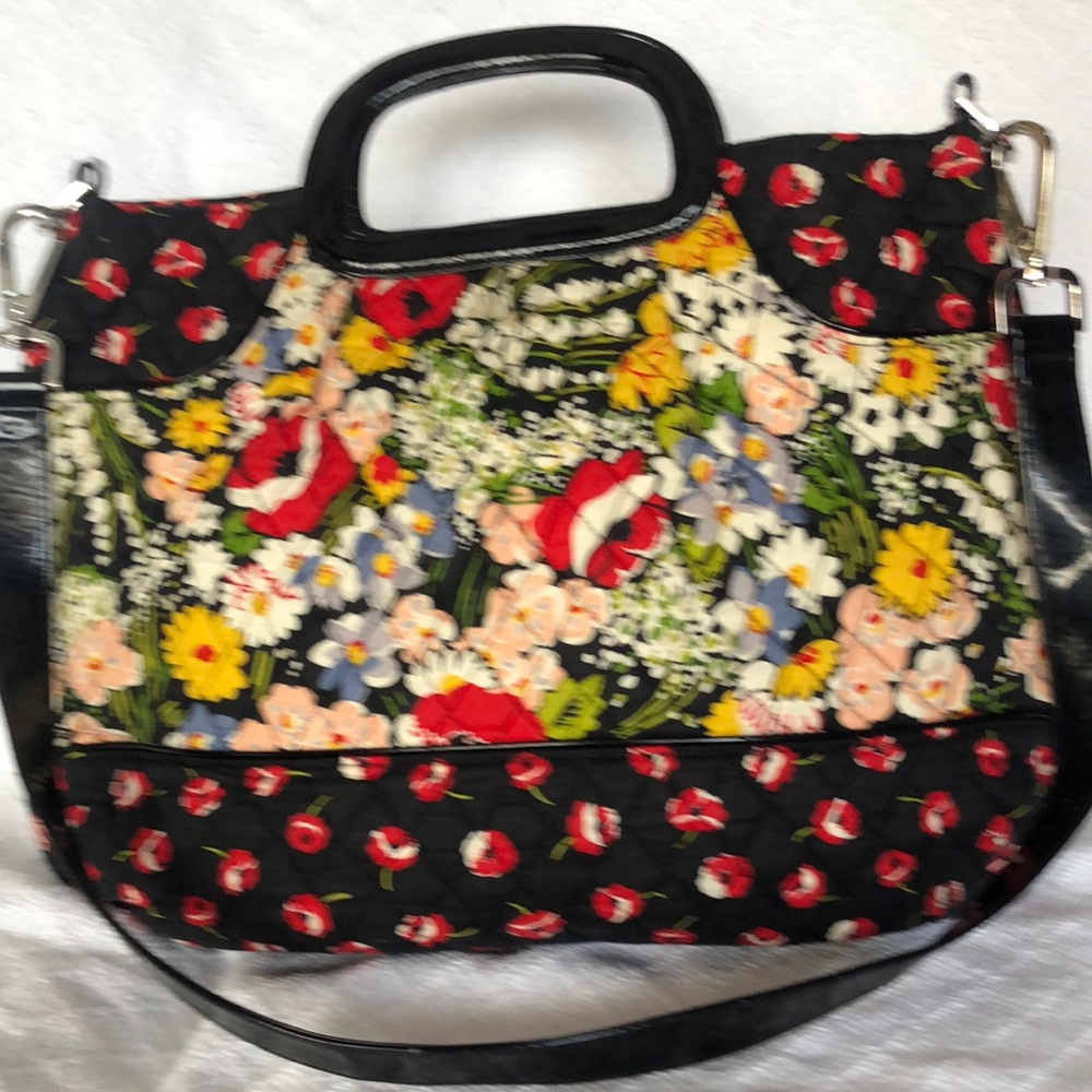 Large Vera Bradley tote. H11 1/2x W17 1/2xD5.